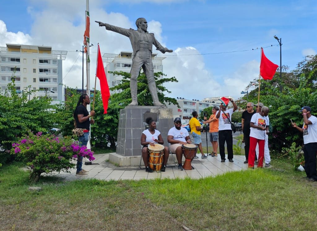Point de ralliement à la statue d'Ignace du top départ de la Marche jusqu'au Fort Delgrès Guadeloupe